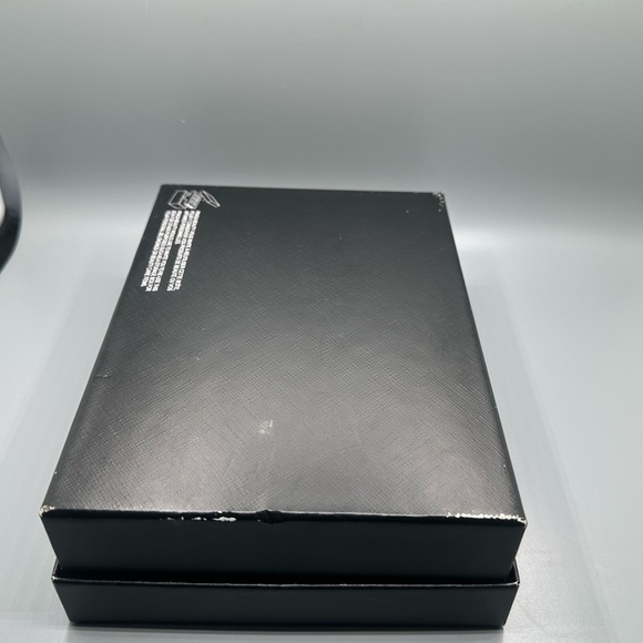 Prada Black Box - Picture 3 of 13